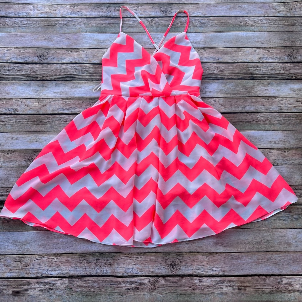 Windsor V Neck dress White and Neon Pink Sz M - Picture 3 of 6